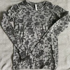 Athleta Momentum Long sleeve